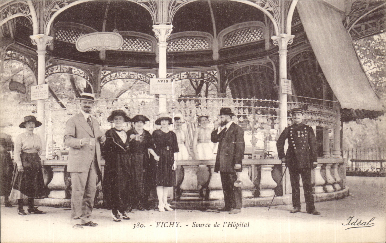 CPA Vichy Source de l Hopital