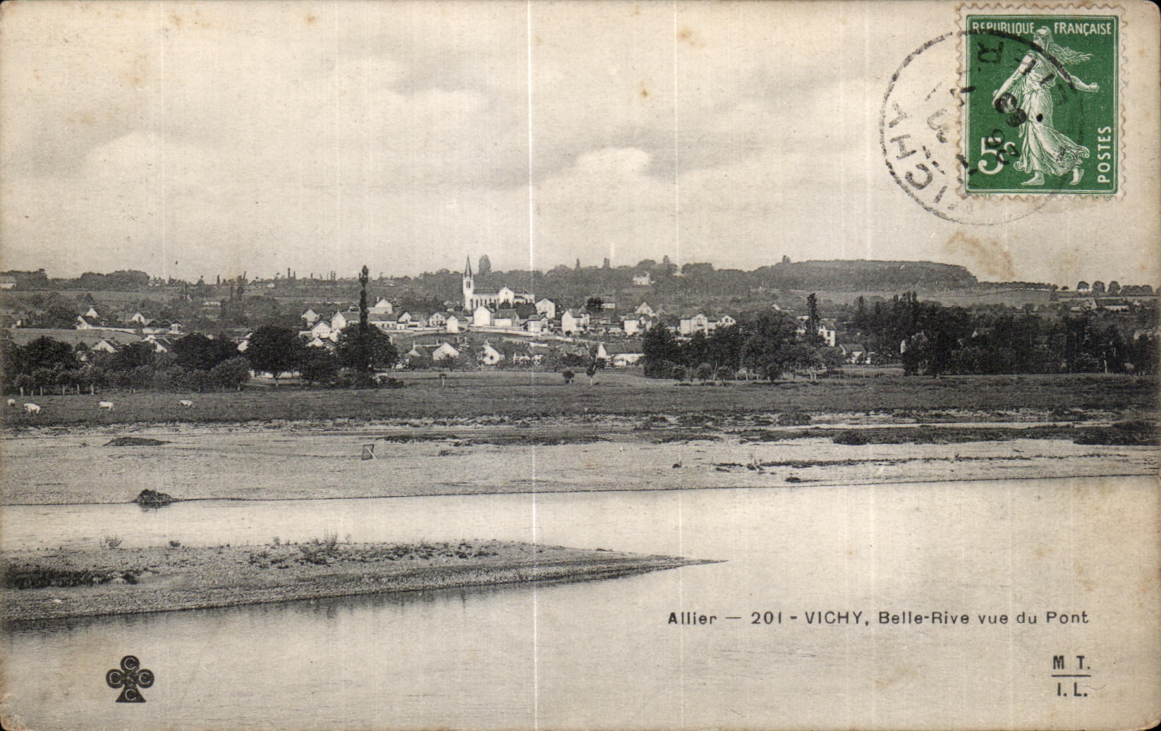 CPA Vichy Beautiful Bank seen of the Bridge