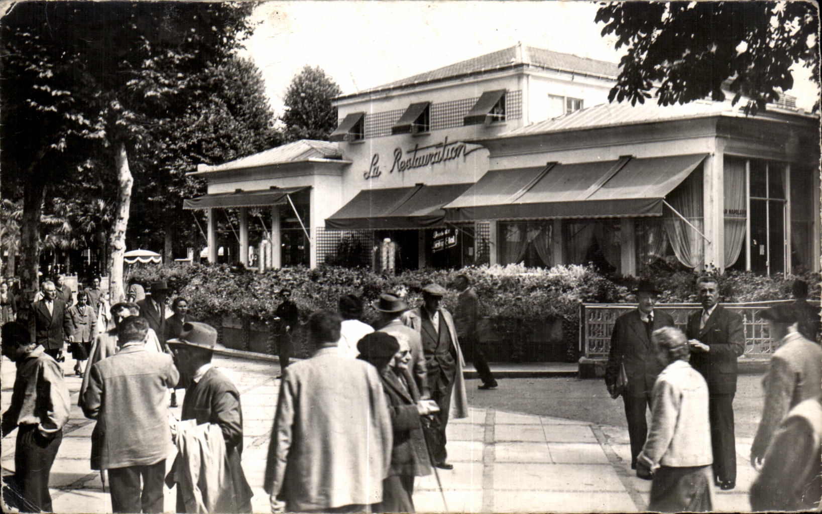 CPA Vichy Restaration