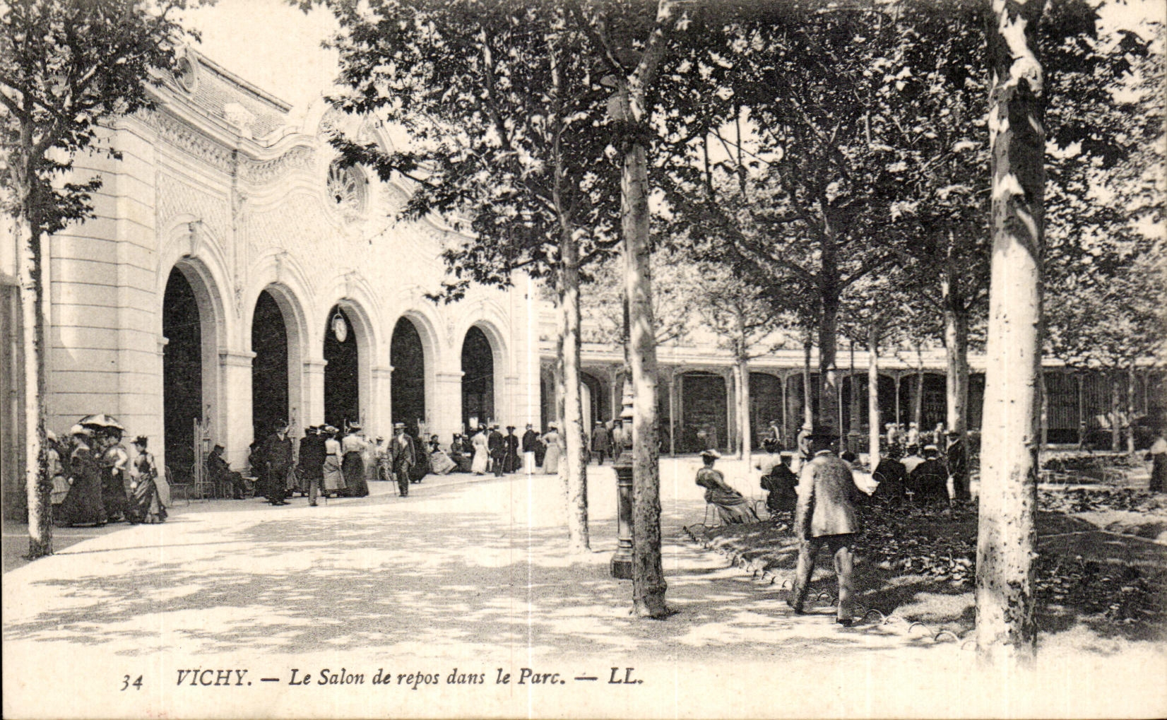 CPA Vichy Le Living room of rest in the Park