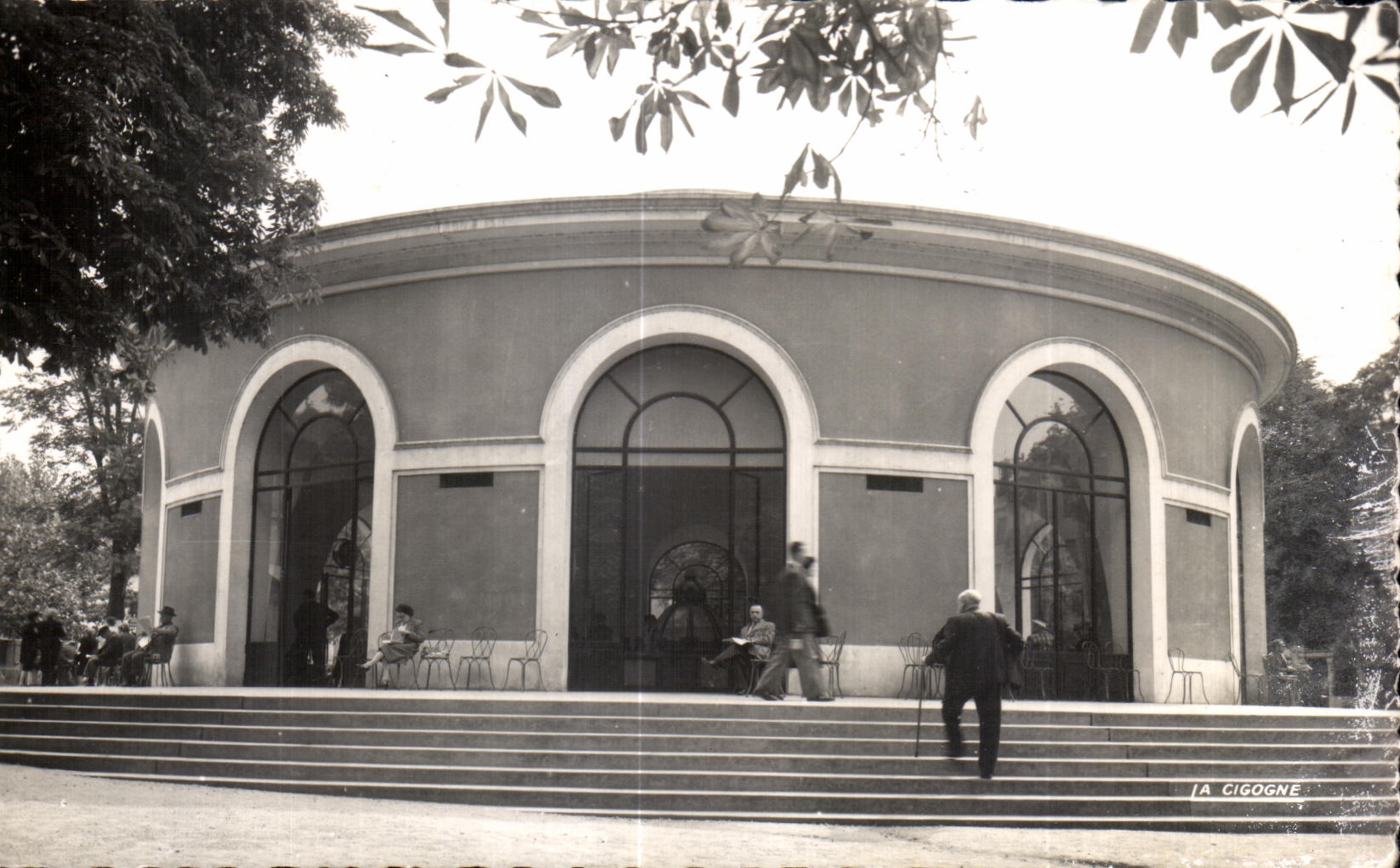 CPA Vichy Queen of the Cities water