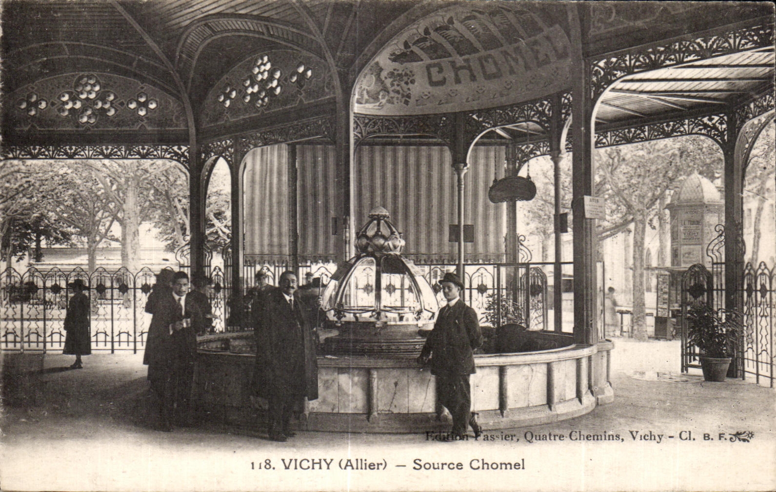 CPA Vichy Allier Chomel Source