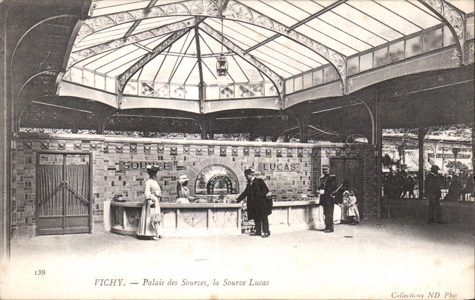 CPA Vichy Palate of the Sources the Lucas source