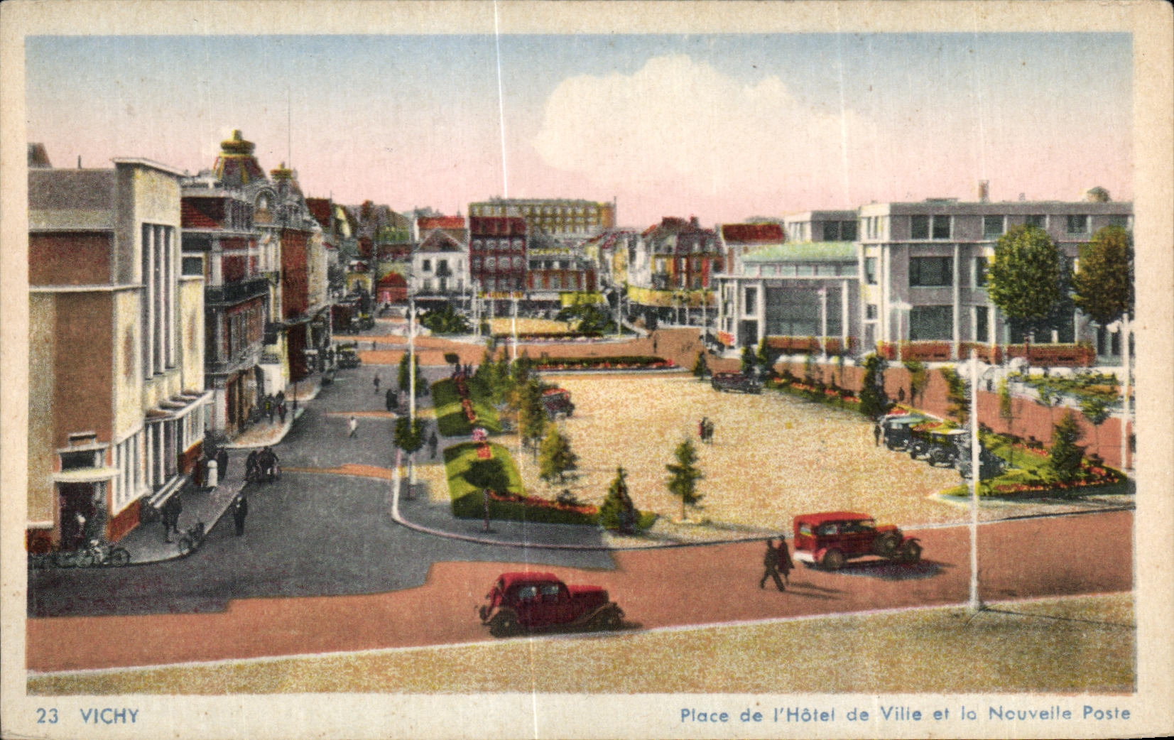 CPA Vichy Place de lhotel de ville et la Nouvelle Poste