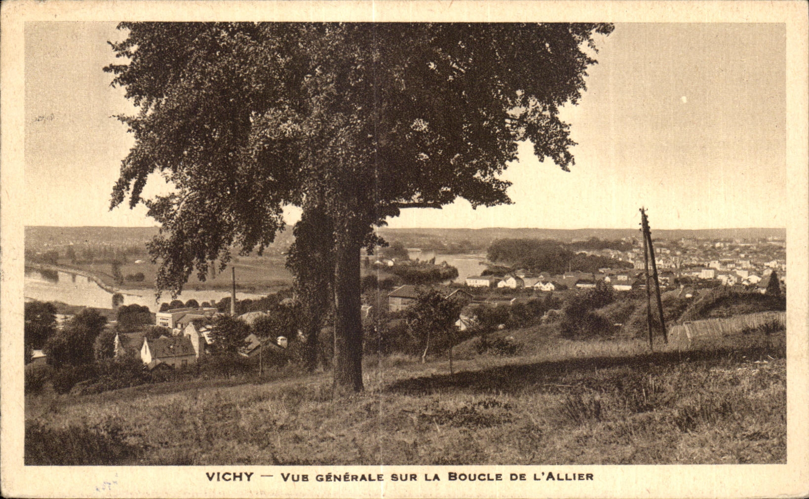 CPA Vichy Vue generale sur la Boucle de l Allier