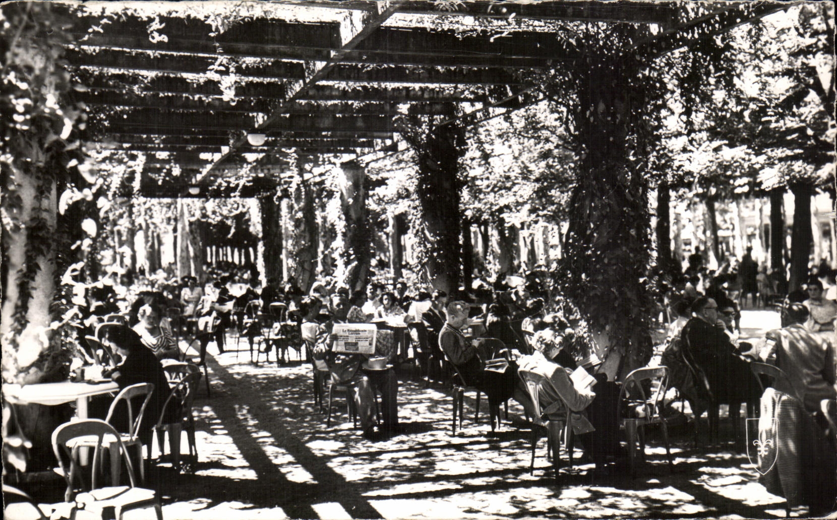 CPA Vichy Allier Les Pergolas