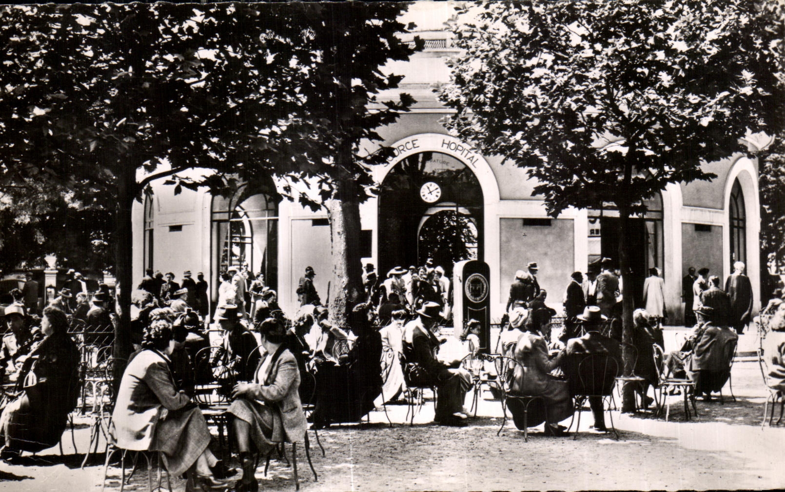 CPA Vichy Source de l Hopital