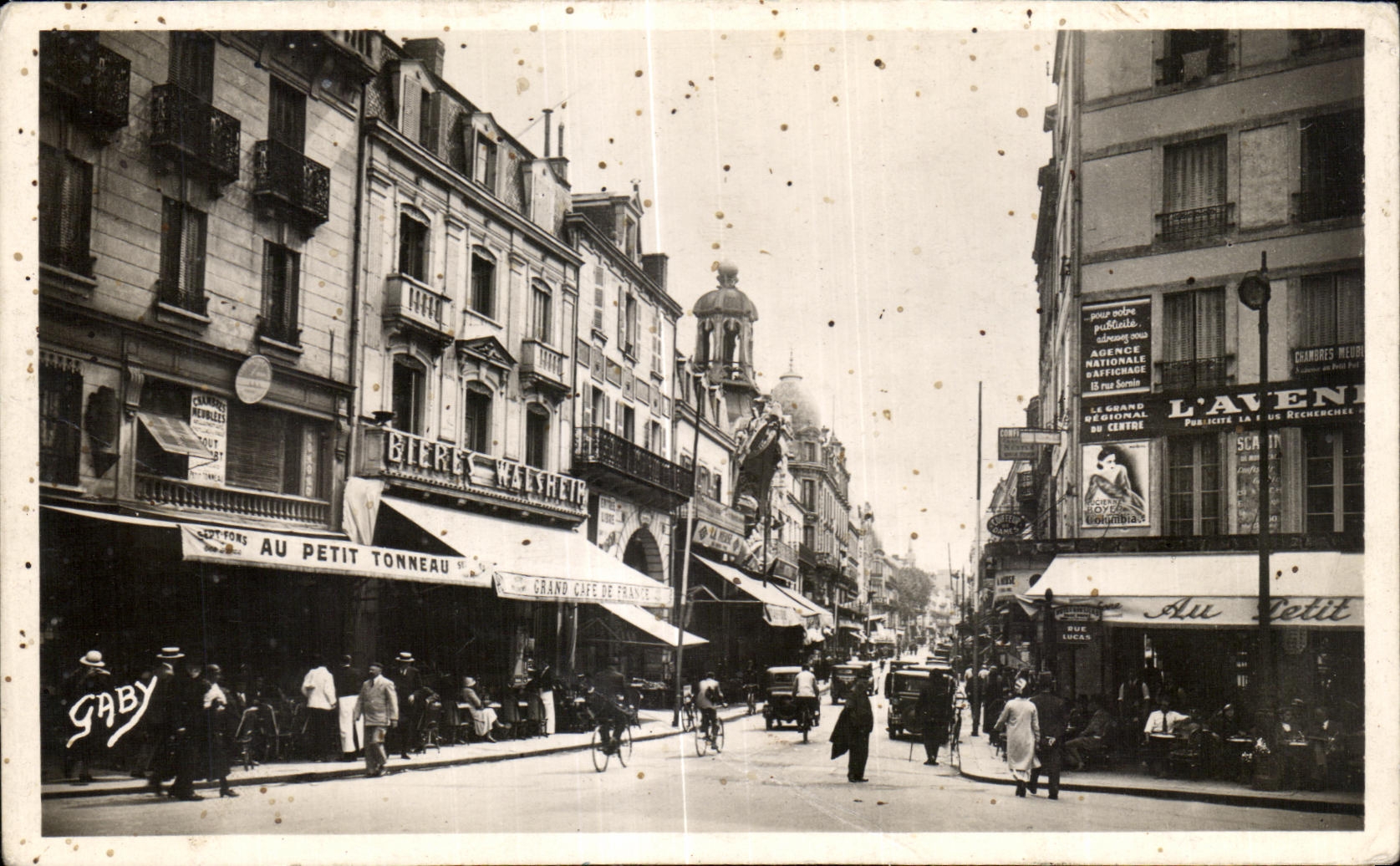 CPA Vichy Allier rue Georges Clemeneau