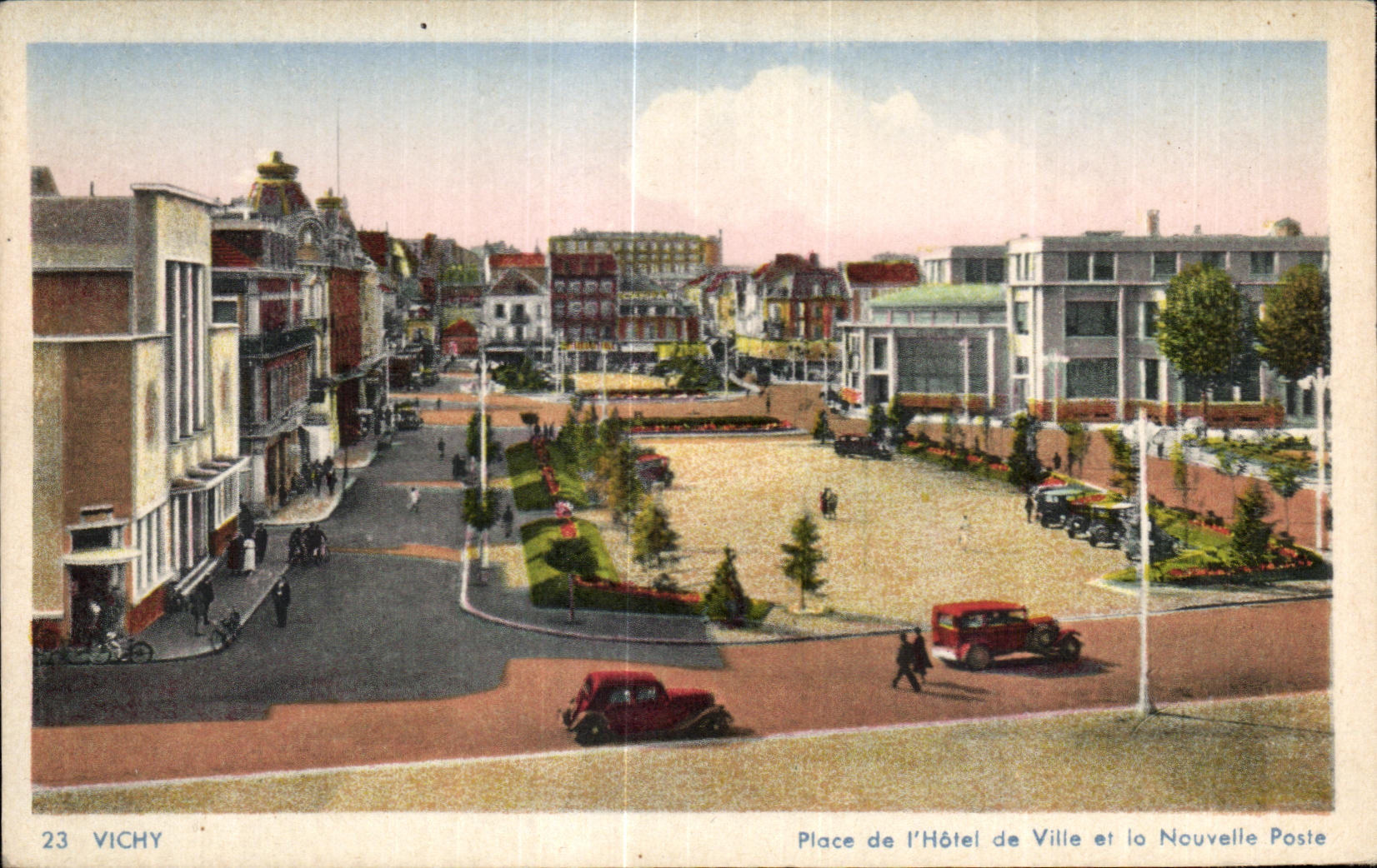 CPA Vichy Place de l Hotel de Ville et la Nouvelle Poste