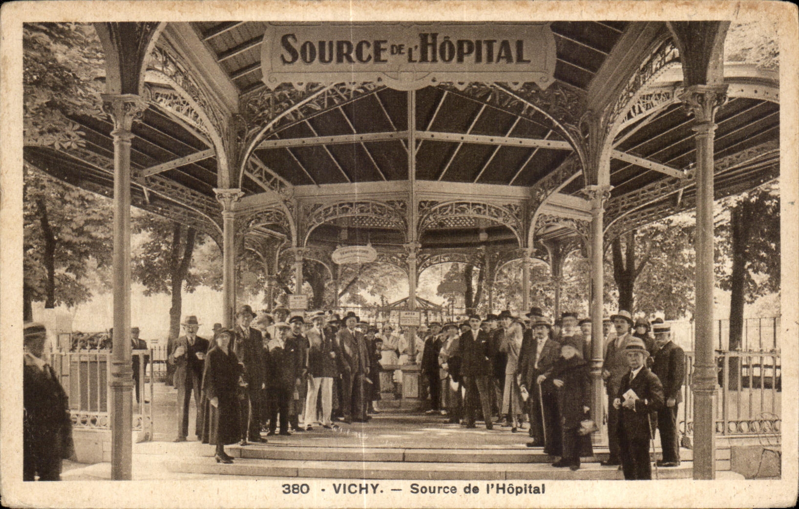 CPA Vichy Source de l Hopital