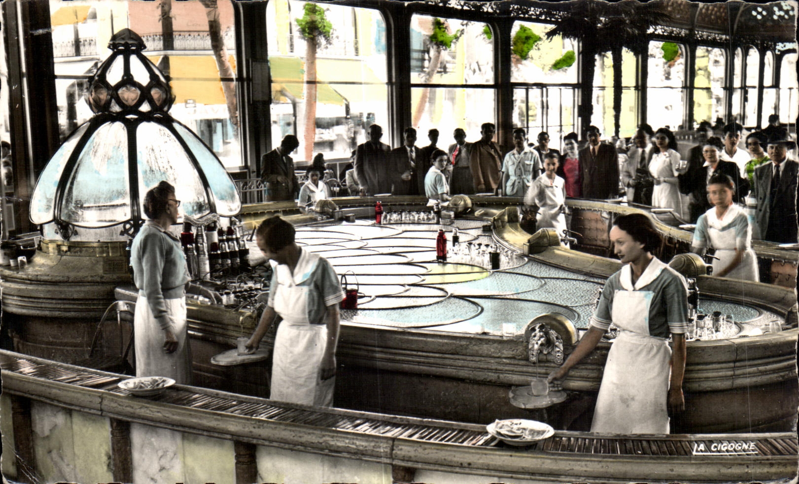 CPA Vichy ALlier Reine des Villes d Eaux Source Chomel