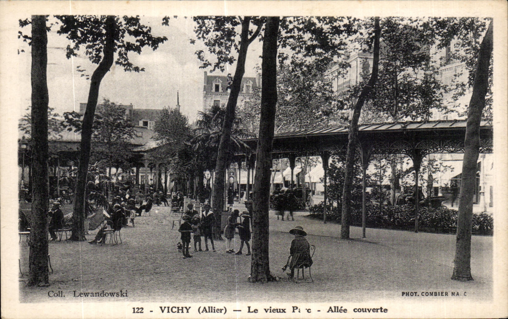 CPA Vishy Allier Le Old Park Allee covered Children