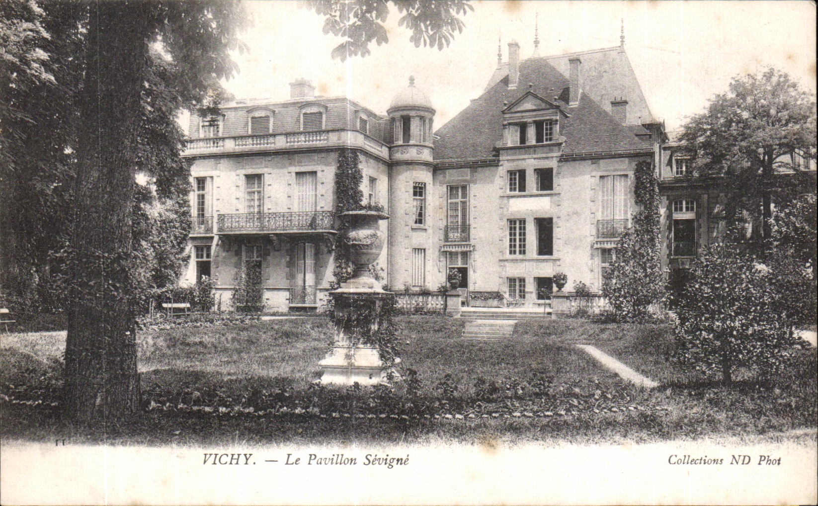 CPA Vichy La Pavillon sevigne
