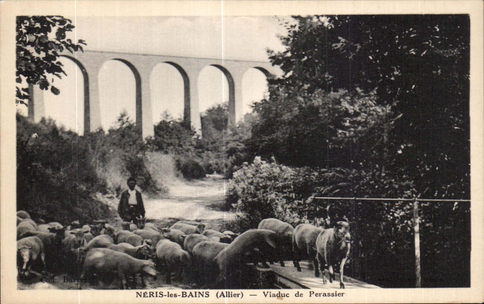 CPA Neris Les Bains Allier Viaduc de Perassier Berger et ses moutons Sheep
