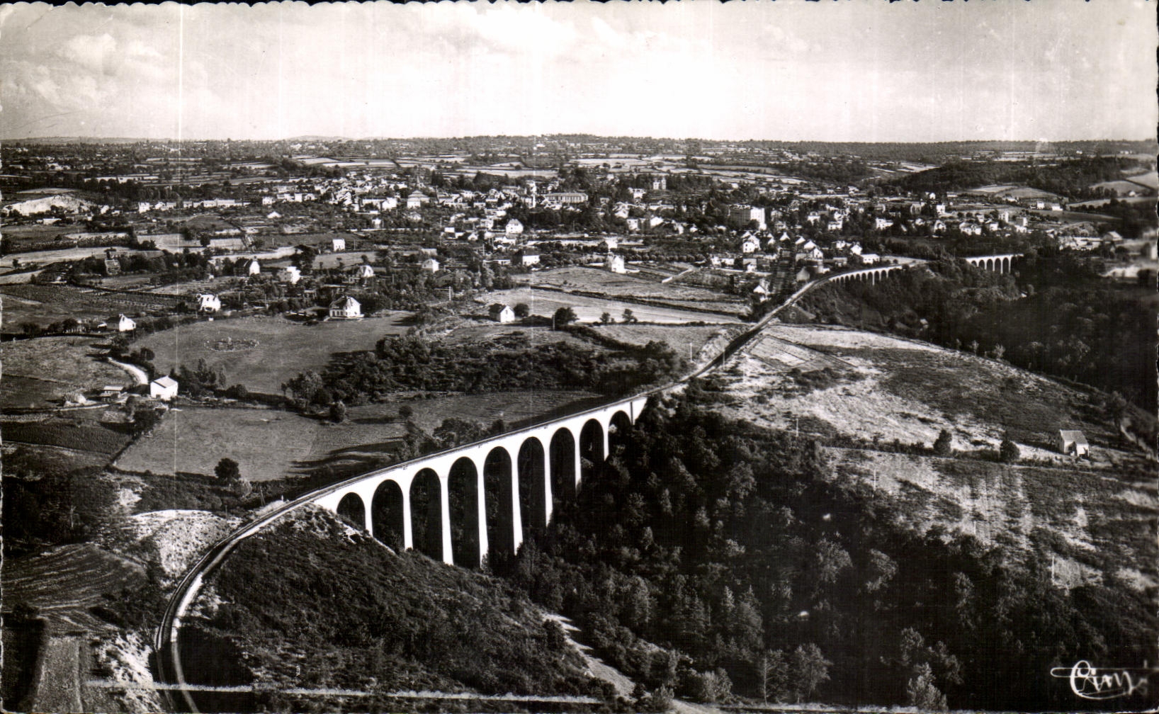 CPA Neris les Bains Allier Vue serienne sur les Viaducs