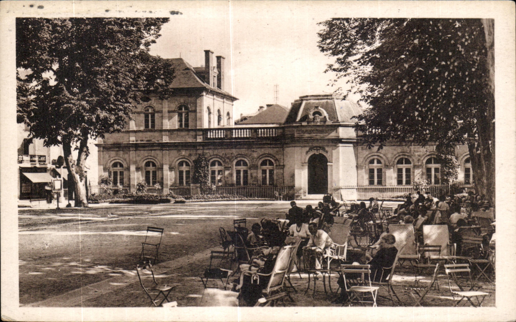 CPA Neris les Bains Allier Entree du Grand Etablissement Thermal