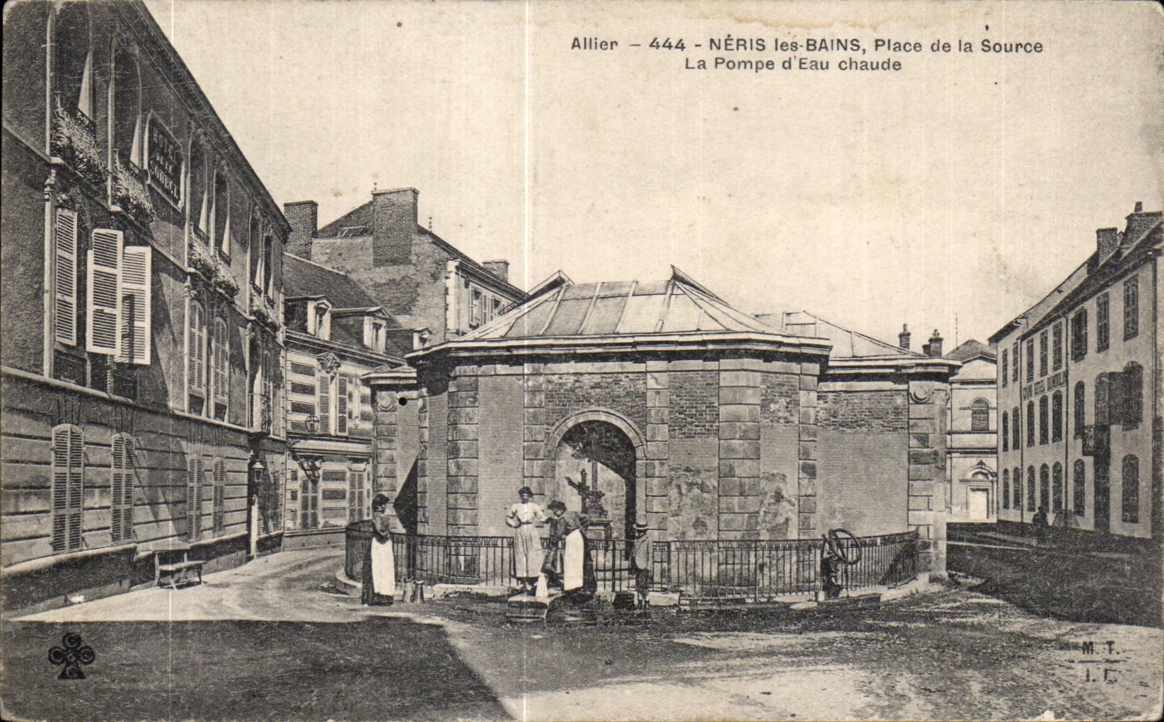 CPA Neris les Bains Place de la Source La Pompe d Eau Chaude