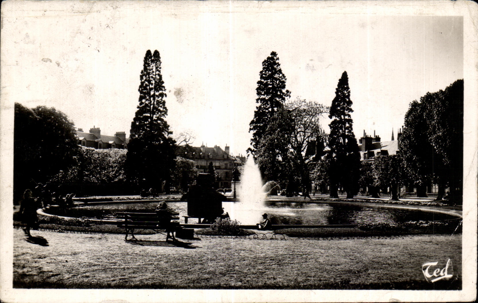 CPA Moulins Le Garden of the Station