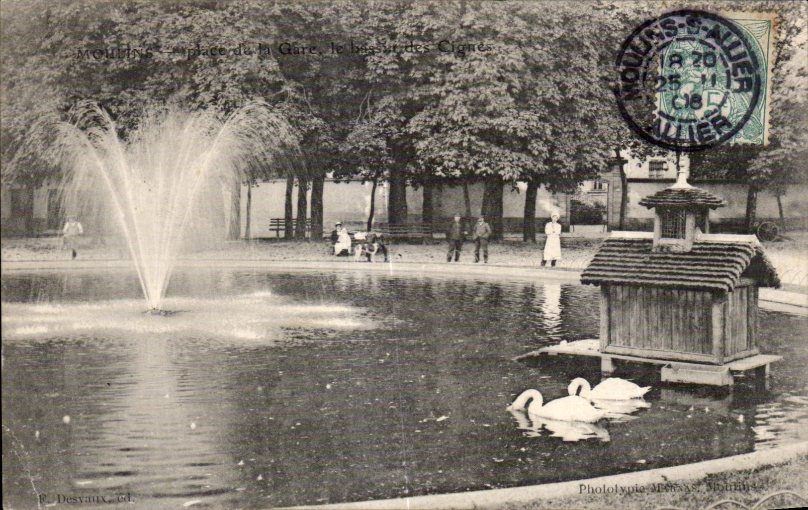 CPA Moulins Place of the station the basin of the Swan swans
