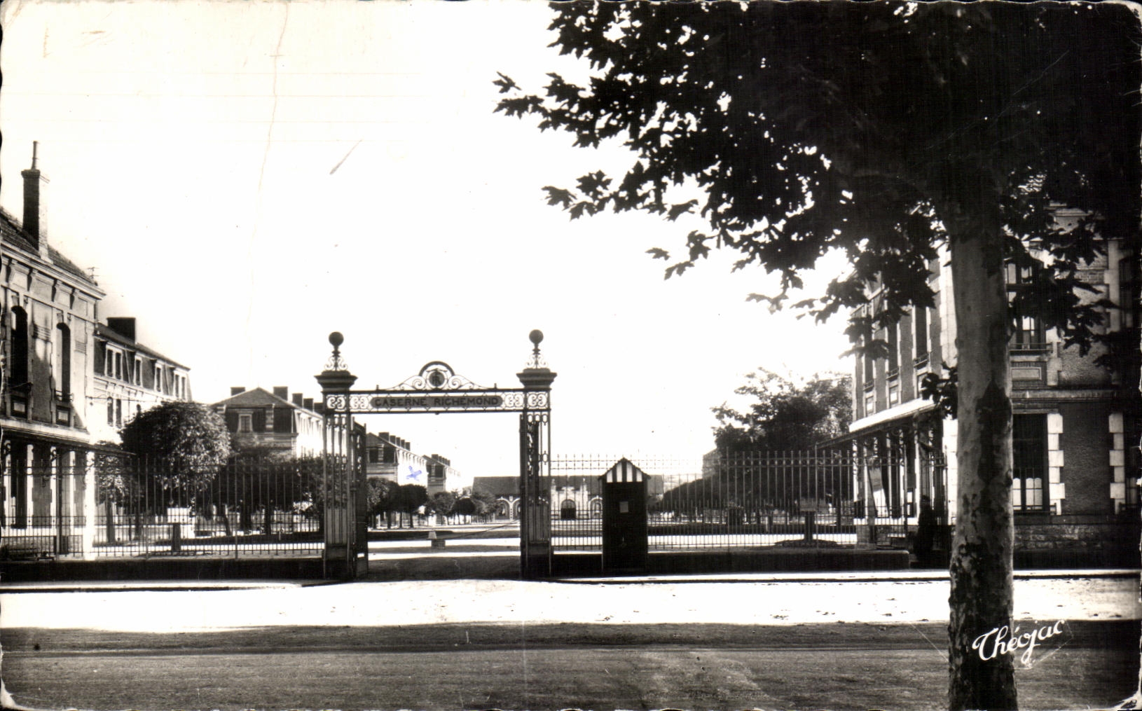 CPA Montlucon Barracks Richemond Militaria