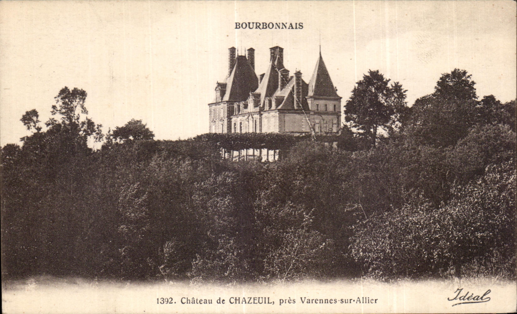 CPA Bourbonnaise Castle of Chazeuil close Varennes on Allier
