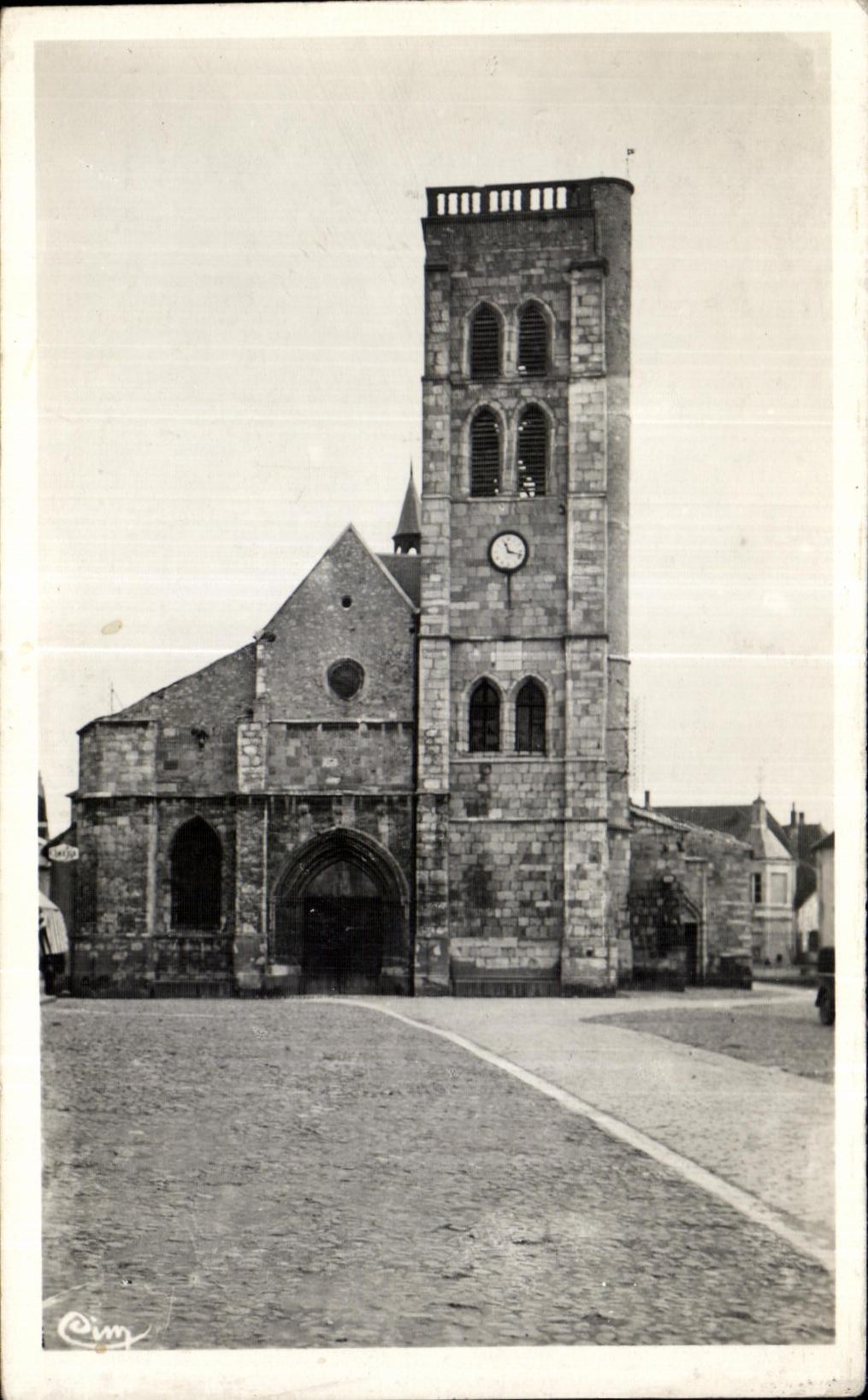 CPA Le Bourbonnaise Pittoresque Gannat Allier Eglise Sainte Croix