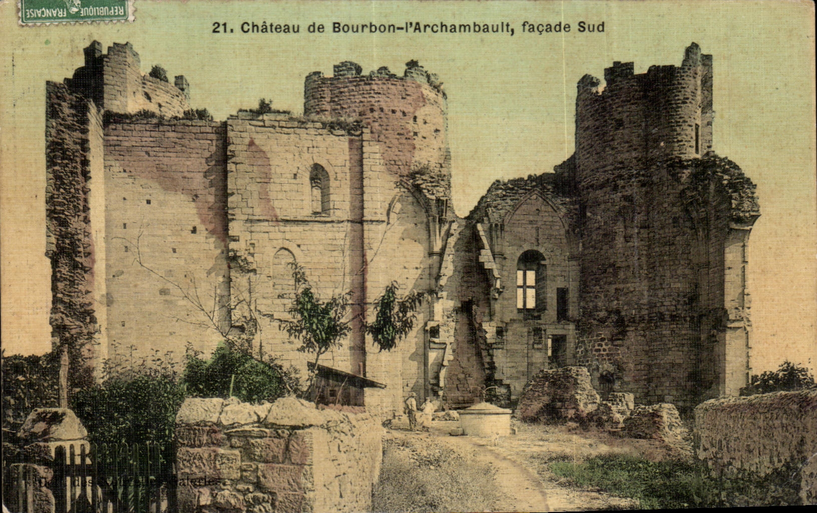 CPA Chateau de Bourbon l Archchambault facade Sud