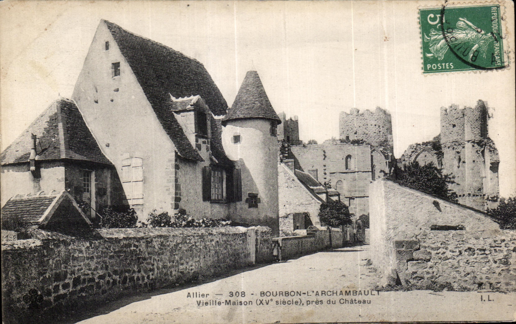 CPA Bourbon l Archambault Vieille Maison