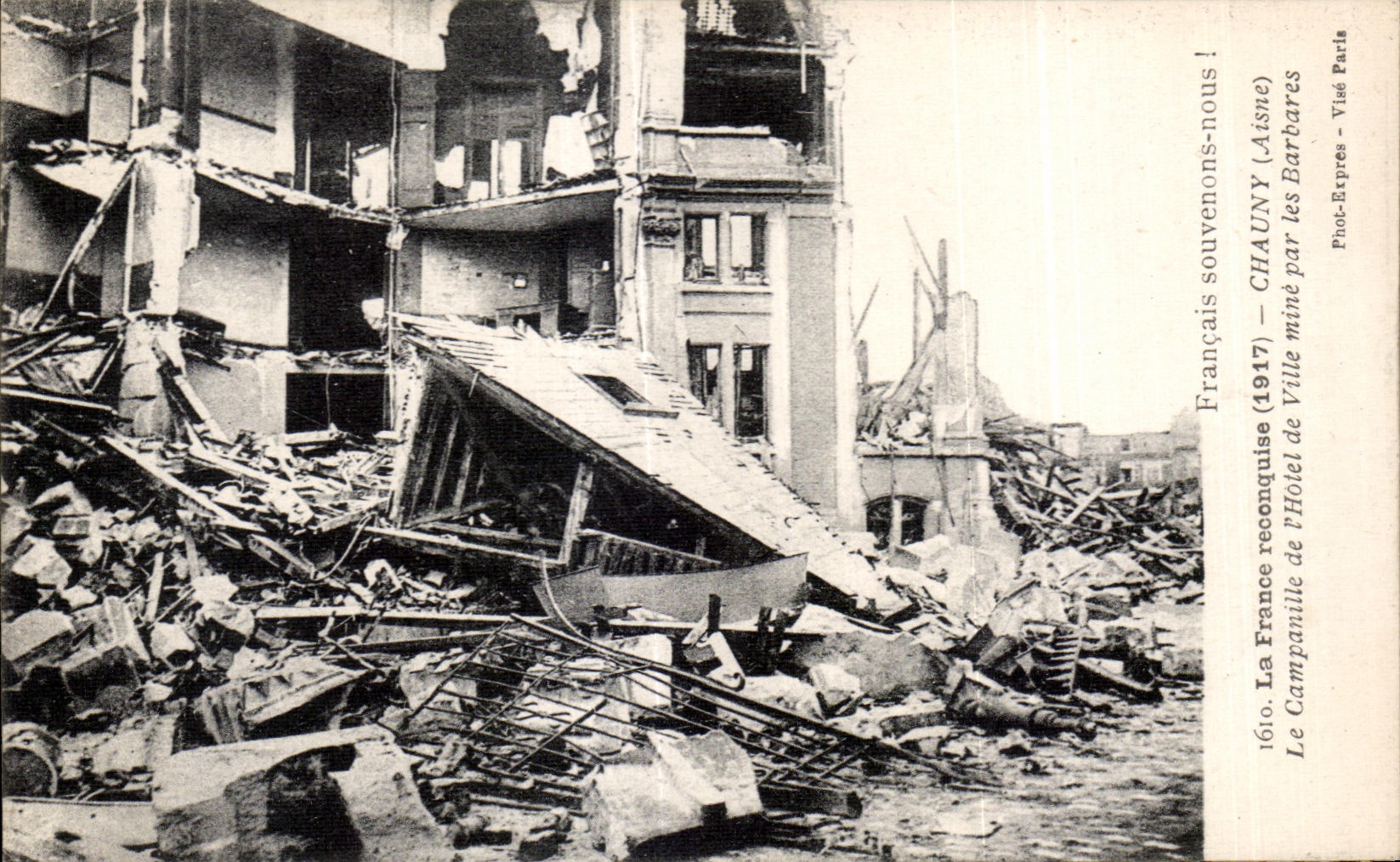 CPA France reconqulse Chauny aisne the Bell-tower of town hall mines by the barbarians