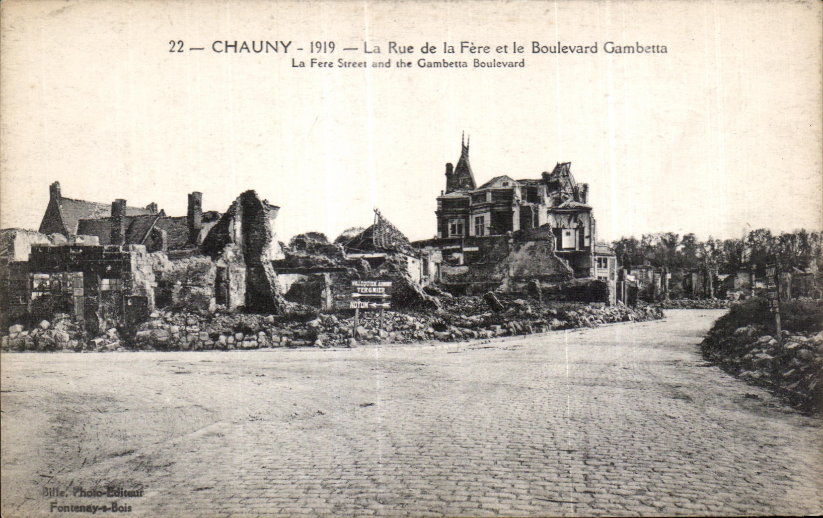 CPA Chauny the Street of Fere and the Boulevard Gambetta Militaria