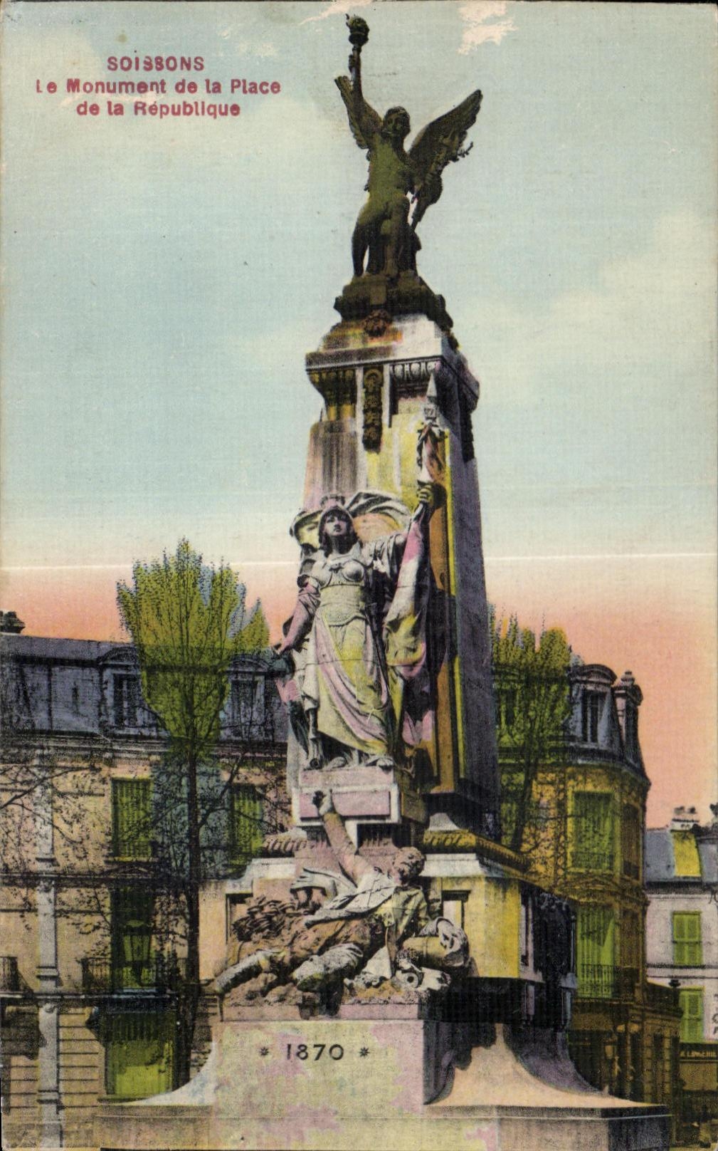 CPA Soissons Le monument of the Place of Repubilque