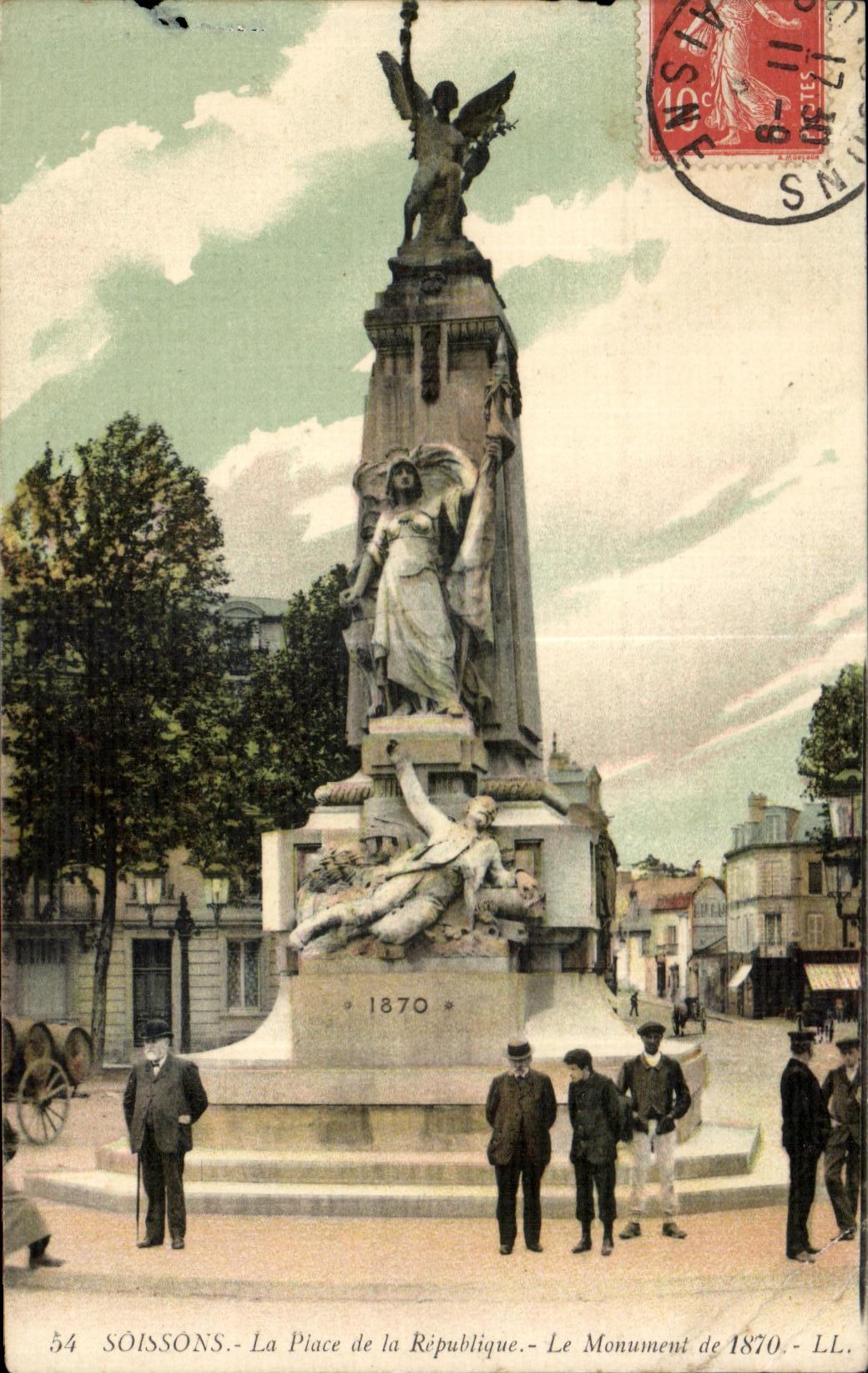 CPA Soissons the Place of Republique Le monument of 1870