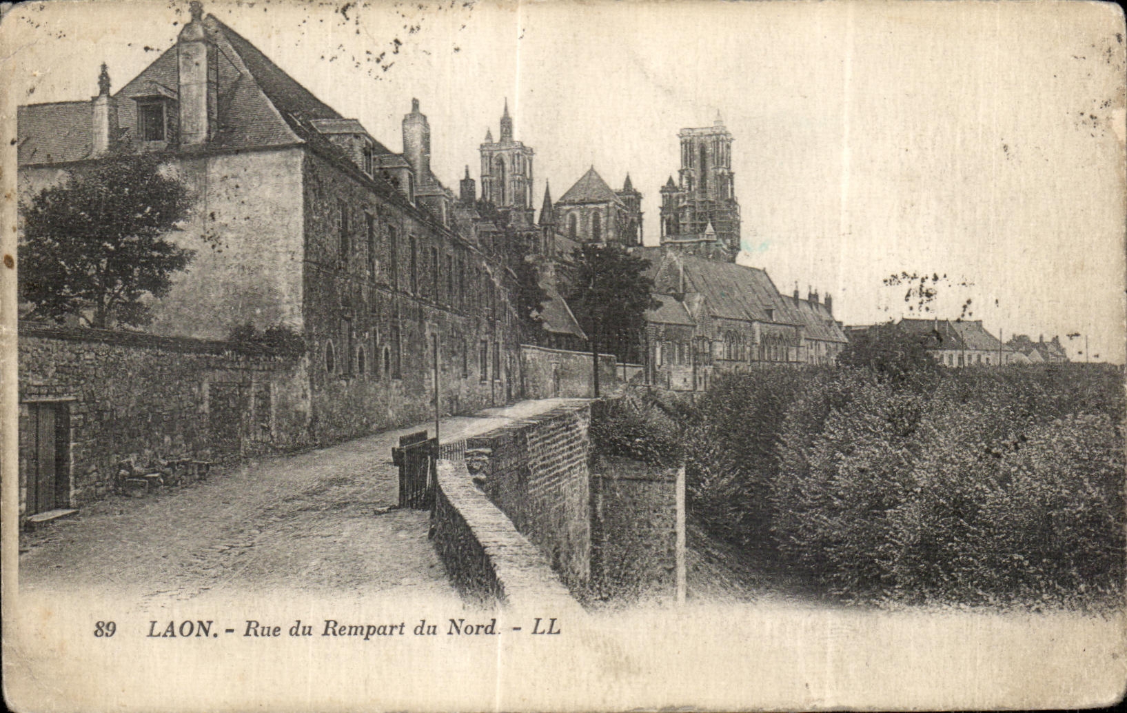 CPA Laon Street of the Rampart of North