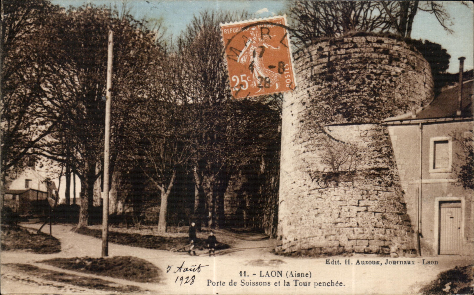 CPA Laon (Aisne) Gate of Soissons and the leaning Tower