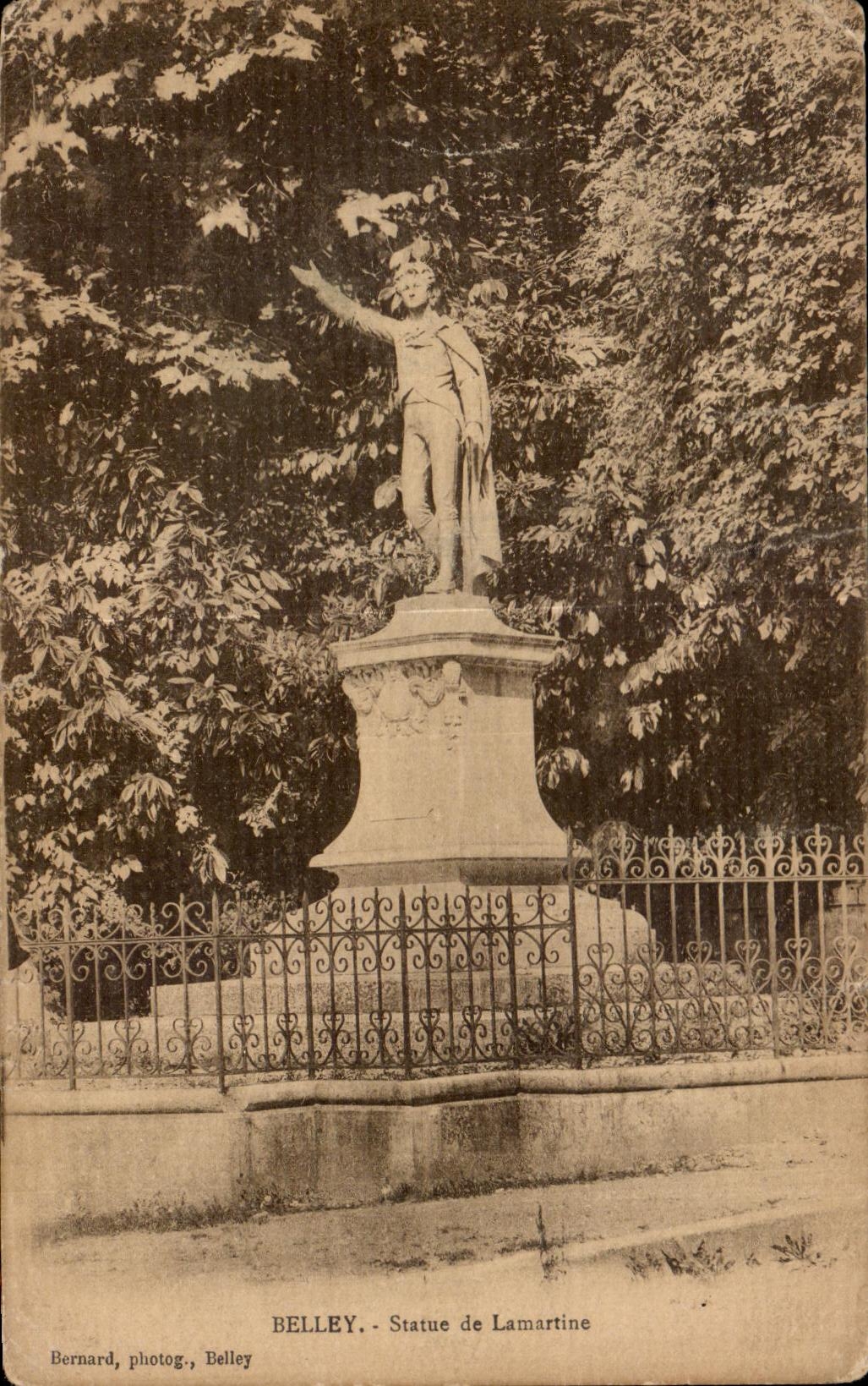 CPA Belley Statue of Lamartine