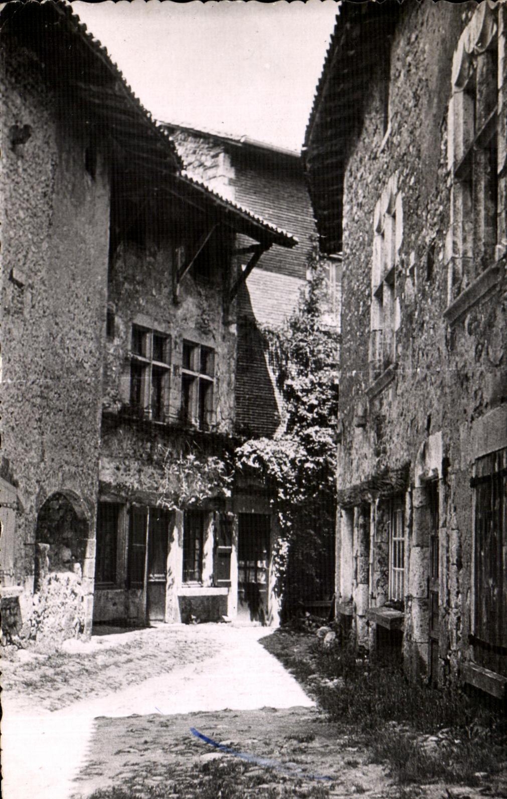 CPA ISCEof Perouges Ain the street of the Princes