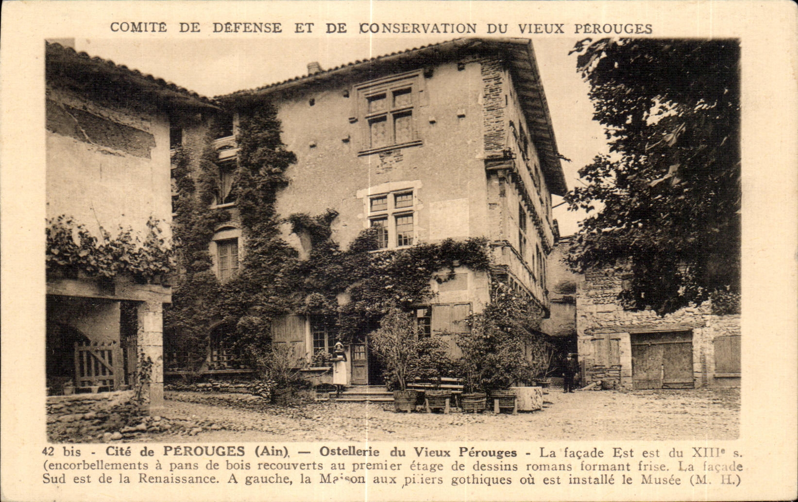 CPA ISCEof Perouges Ain Ostellerie of the Perouges Old man