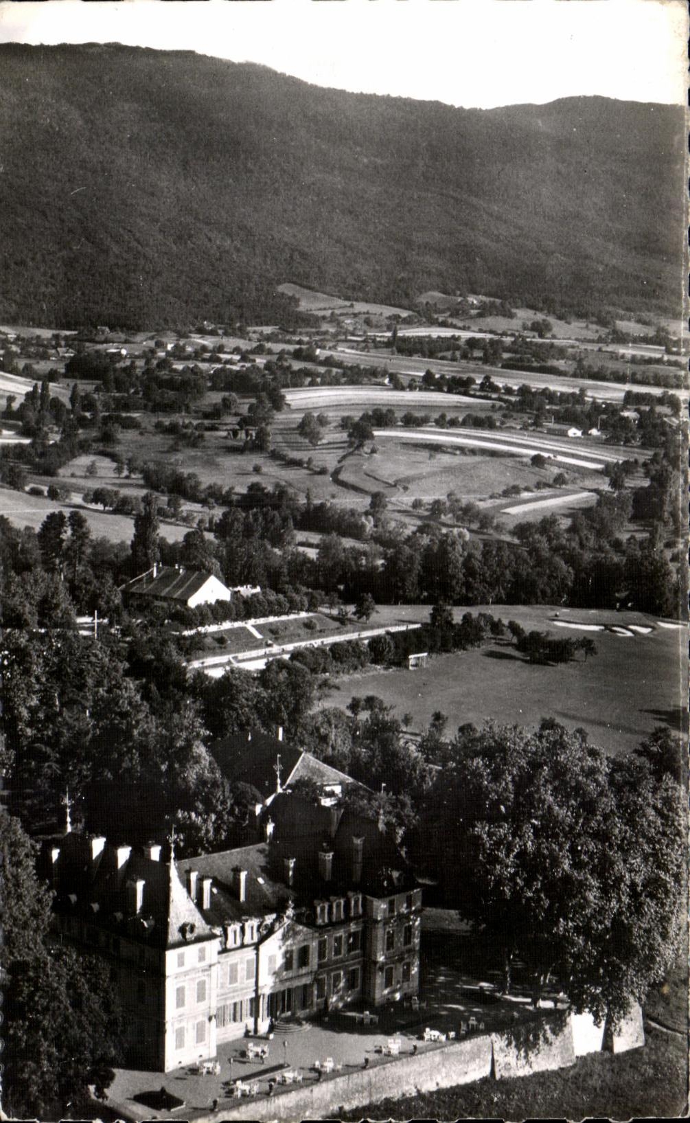 CPA Divonne les Bains Le Chateau vue aerienne