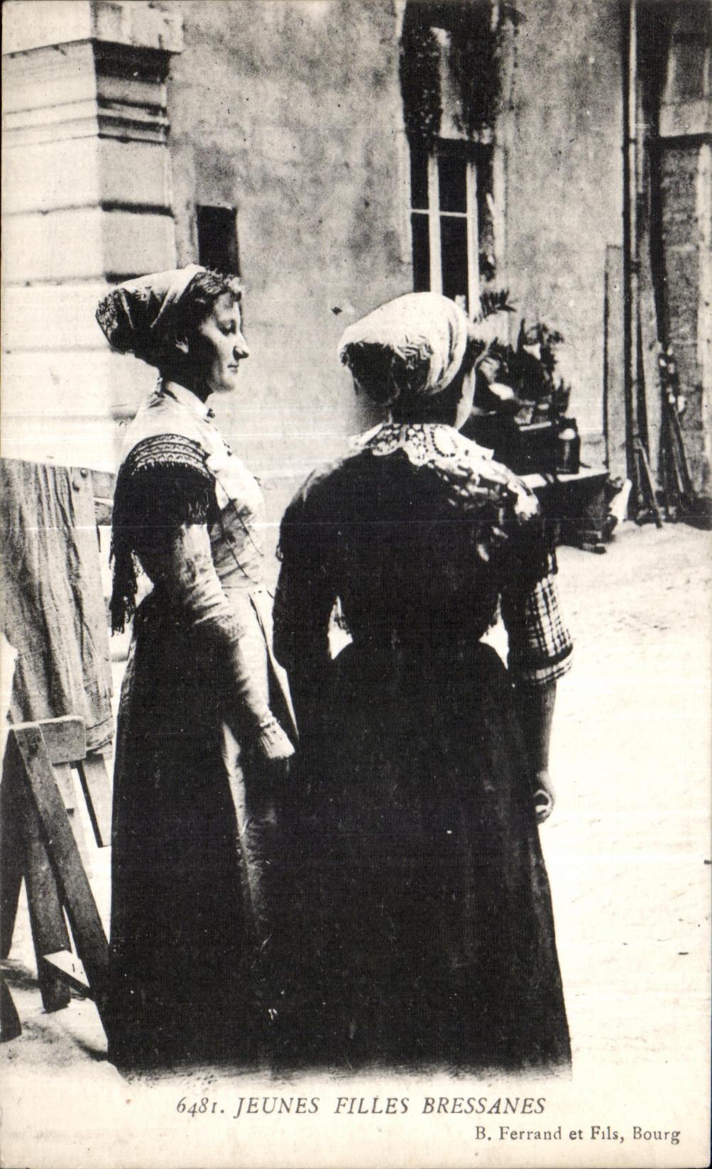 CPA Young girls Bressanes Folklore Costume