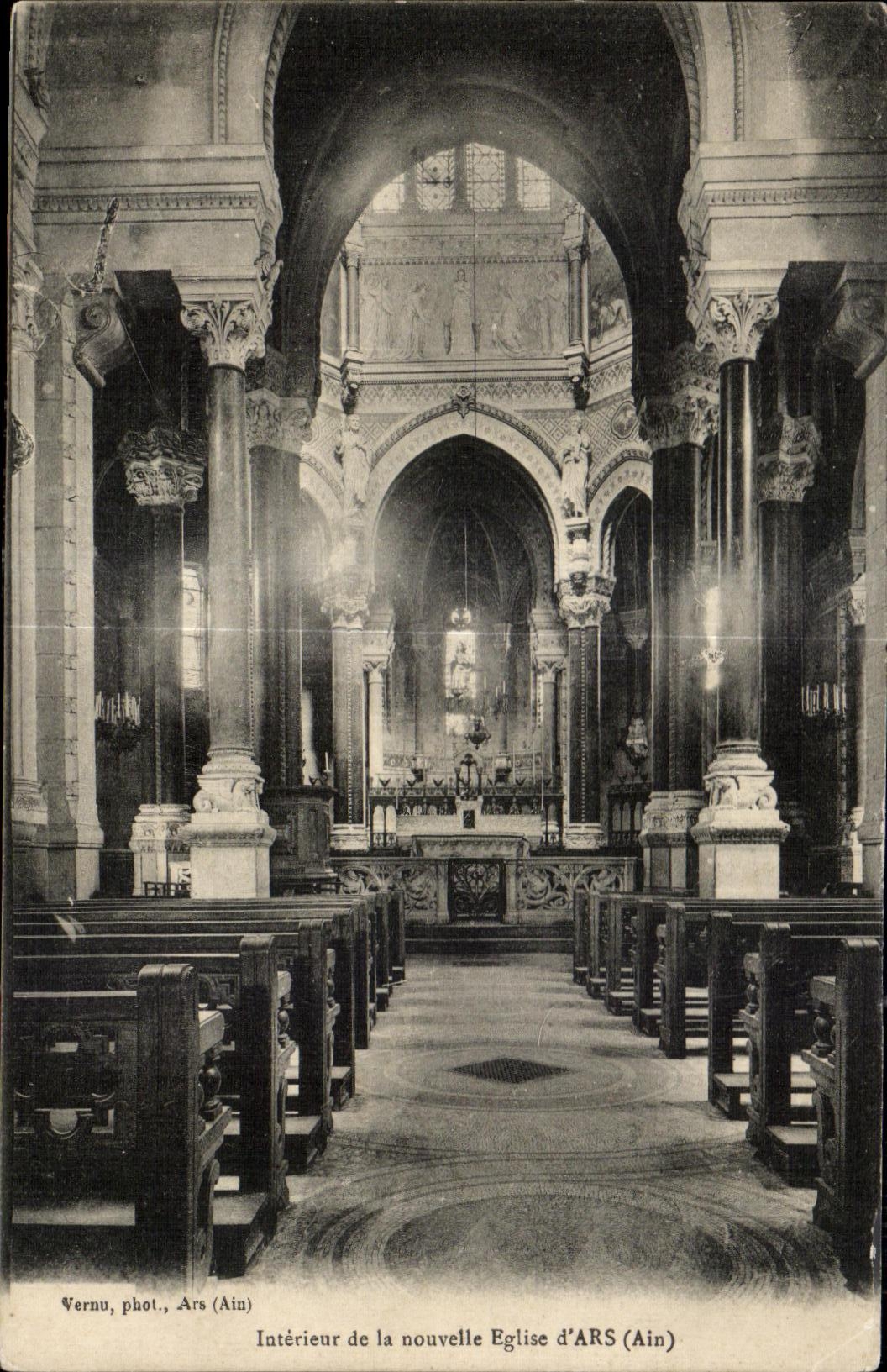 CPA Interieur de la nouvelle Eglise d Ars(Ain)