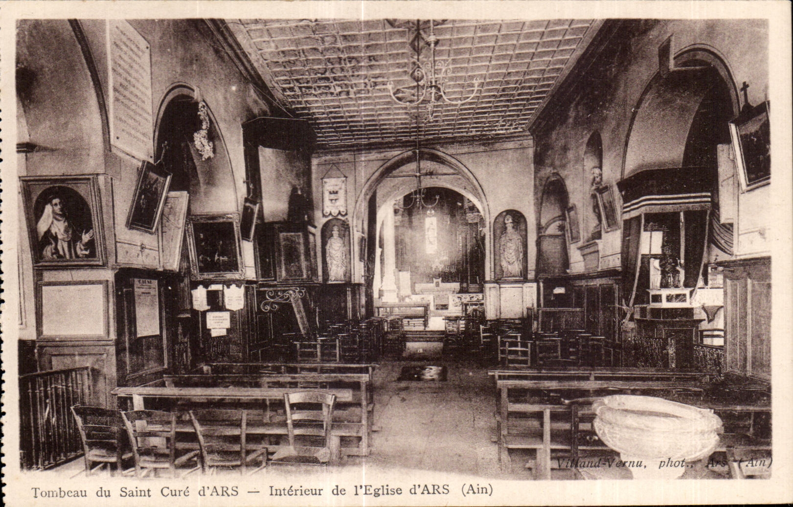 CPA Tombeau du Saint d Ars Interieur de l Eglise d Ars (Ain)