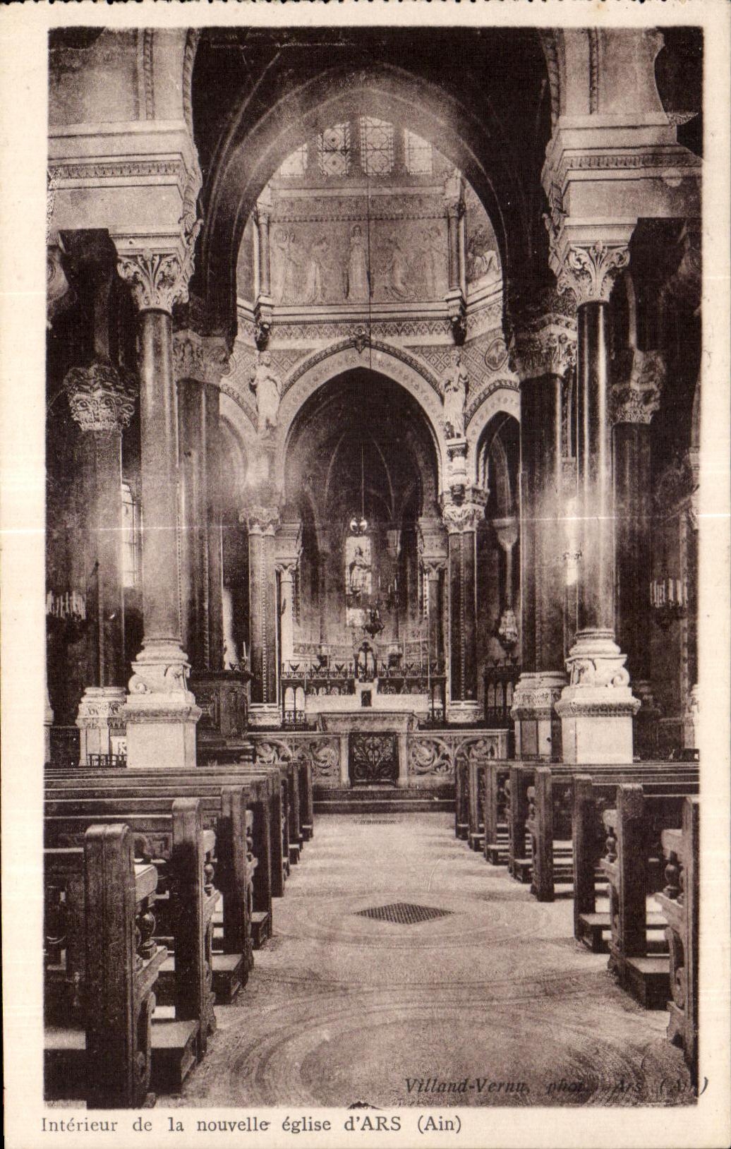 CPA Interieur de nouvelle gglise d Ars (Ain)