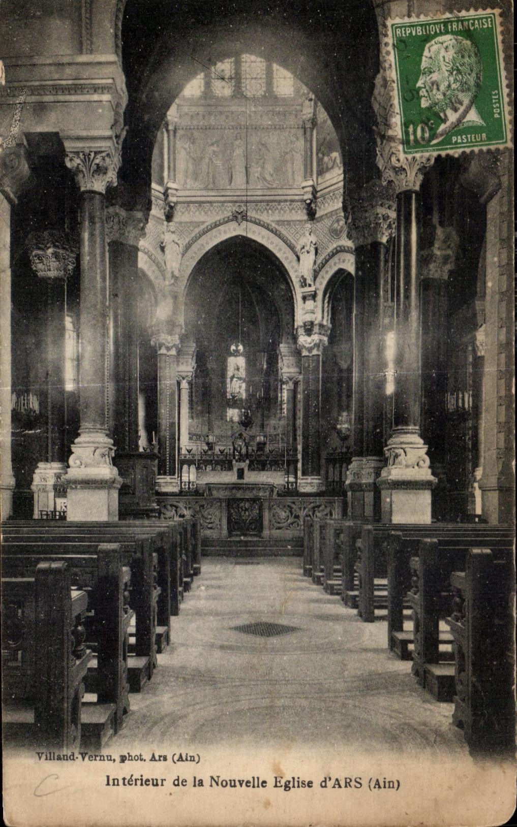 CPA Interieur de la Nouvelle Eglise d Ars (Ain)