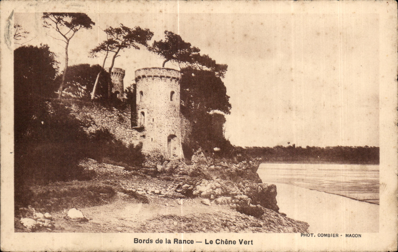 CPA Bords De La Rance Le Chene Vert