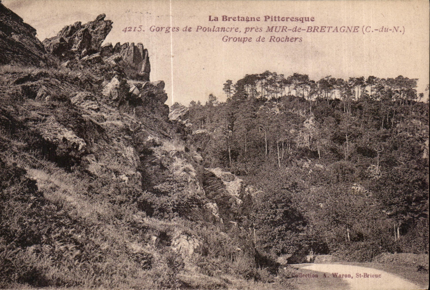 CPA Brittany Pittoresque Falls of Poulancre close Mur of Brittany Groups Rocks