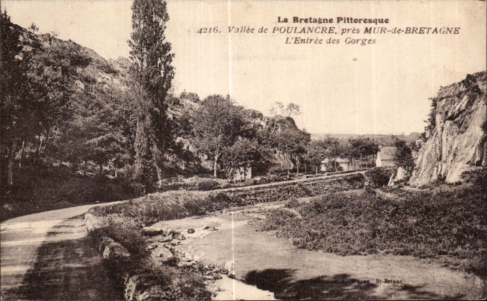 CPA La Bretagne Pittoresque Vallee de Poulancre pres Mur de Bretagne L Entree des Gorges 