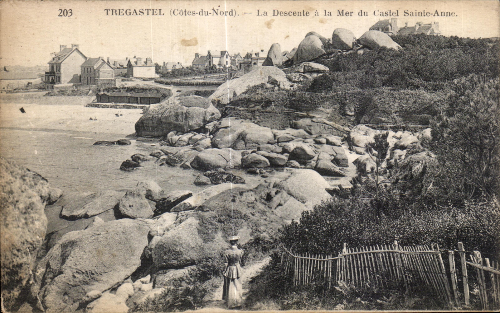 CPA Tregastel La Descente a la Mer du castel Saint Anne