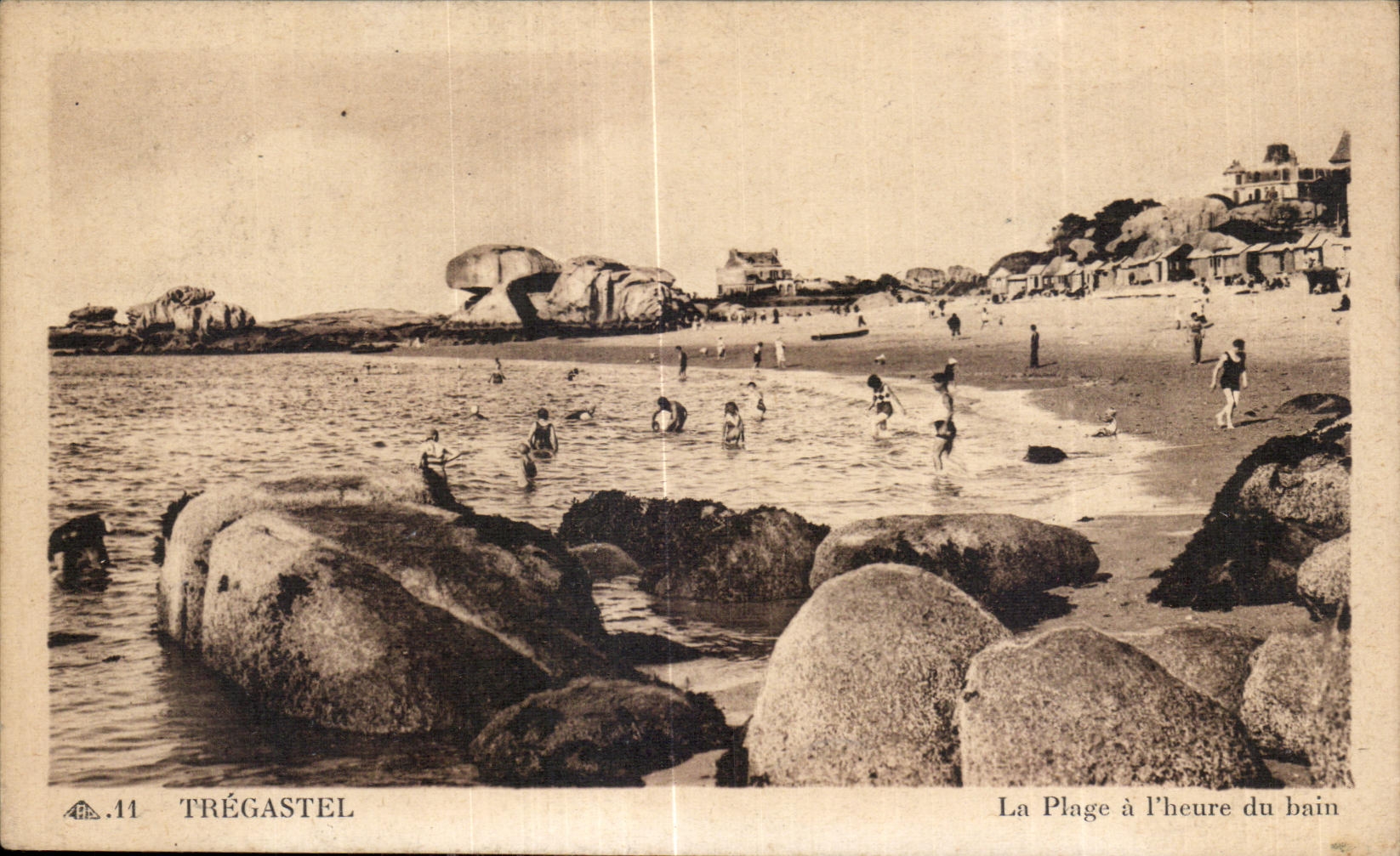 CPA Tregastel La Plage a l heure du bain