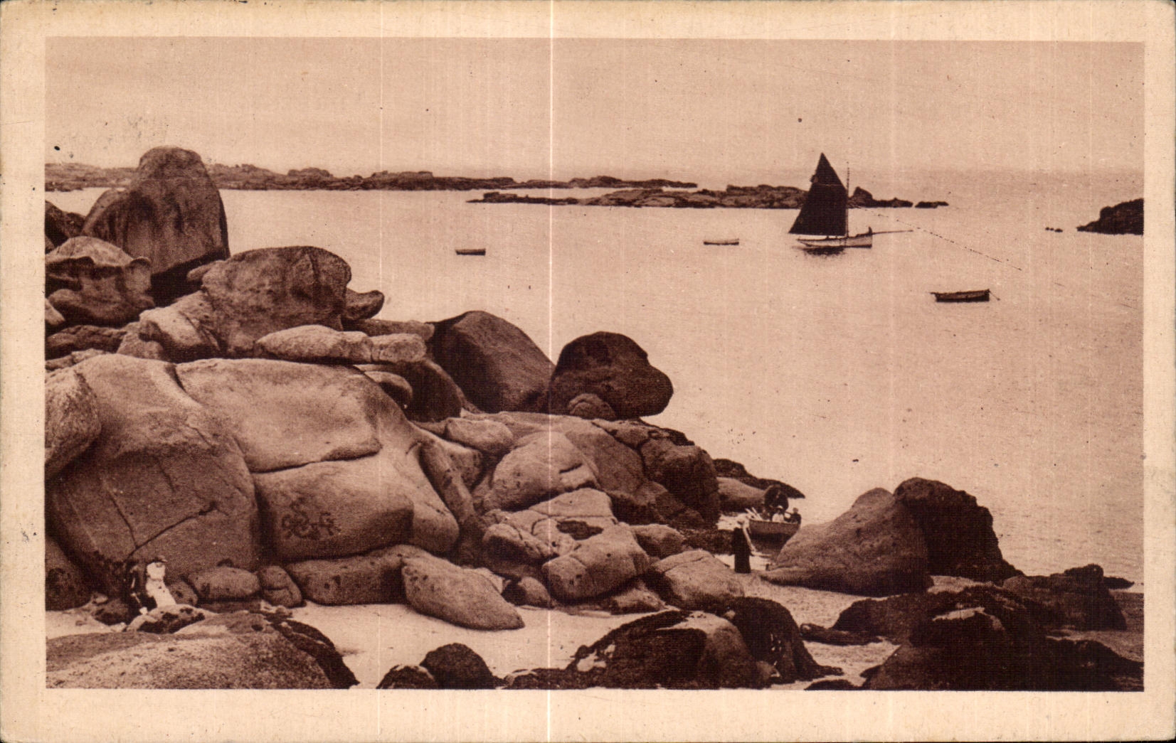 CPA Tregastel Les Rochers De La Baie
