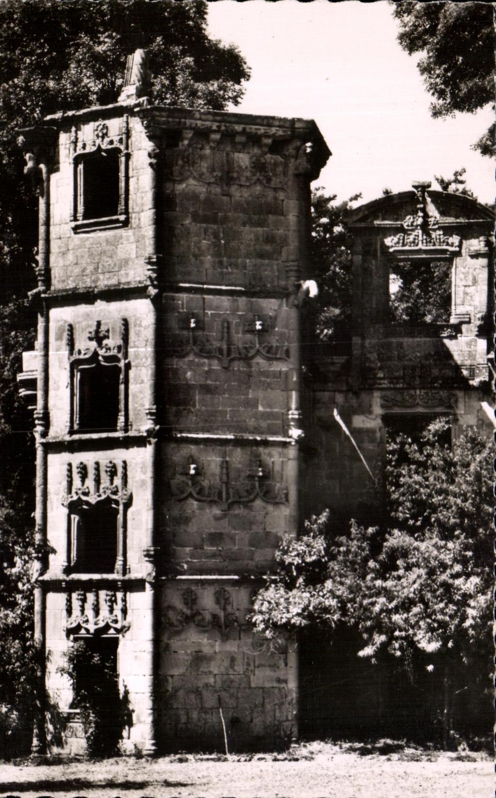 CPA Surroundings of Dinan Ruins of the Castle of Garaye